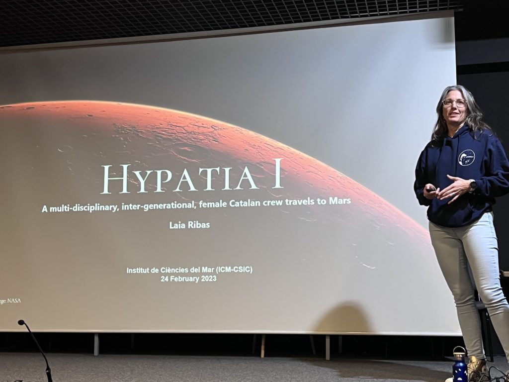 Laia Ribas presented Hypatia I at ICM-CSIC to highlight the importance of female role models in science